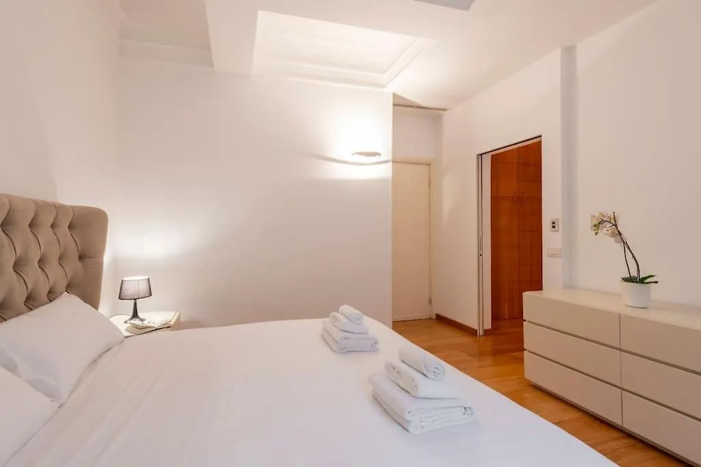 Rome 2 - Exclusive 2Bedroom & 2Bathroom 0*,  Italy